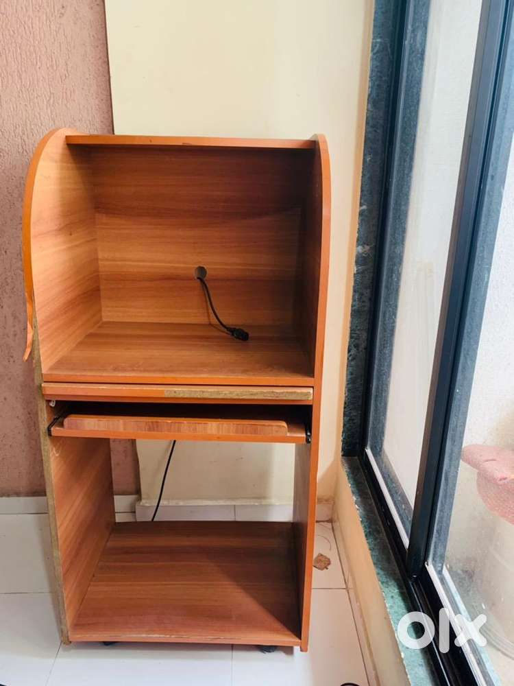 Computer Table with wheels