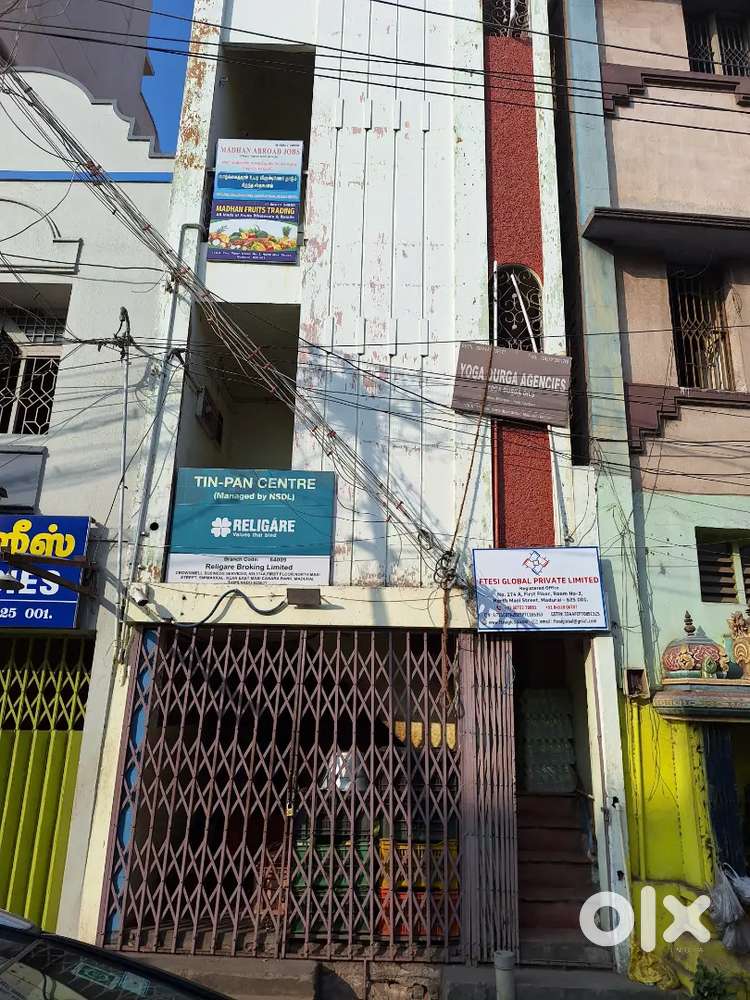 Ground floor premise North Masi st hall type suits for godown / office