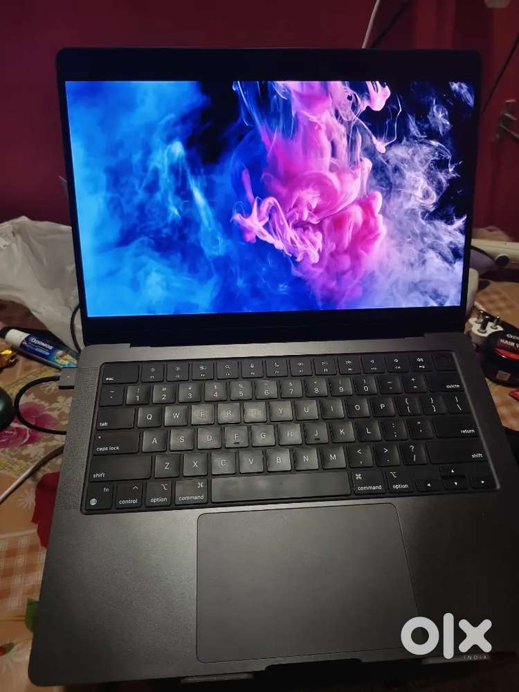 Macbook bro M4. 512GB. 16GB. Under warranty.