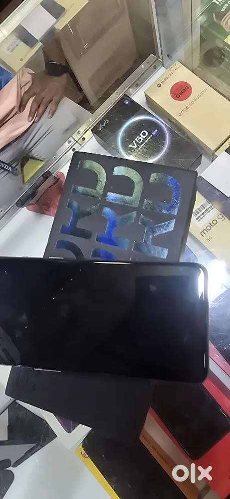 ONE PLUS NORD 2 5G  8GB RAM 128GB ROM  bil box
