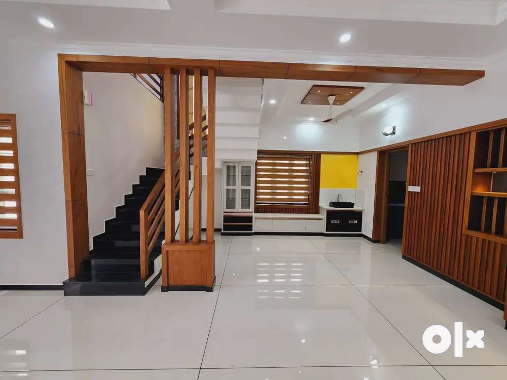 5 Bedroom posch House for sale at Tripunithura