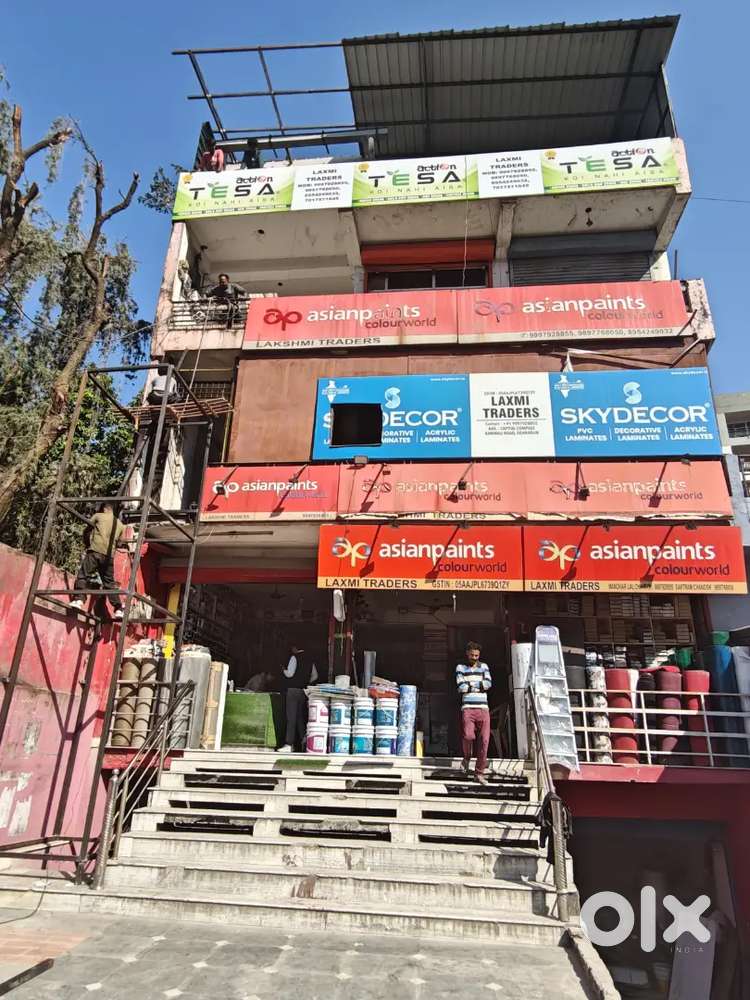 Paints ki dukaan mai kaam karne ke liye ladke ki jrurat hai