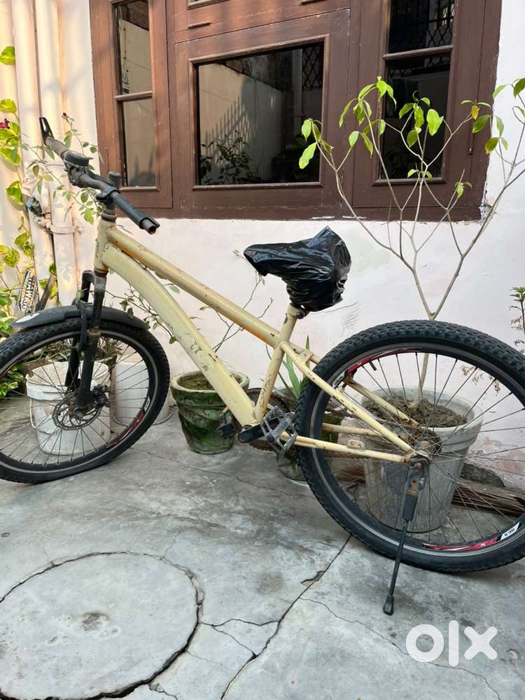 Sports cycle wheel and tyres tubes ok condition