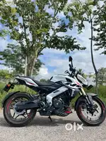 Pulsar NS 400