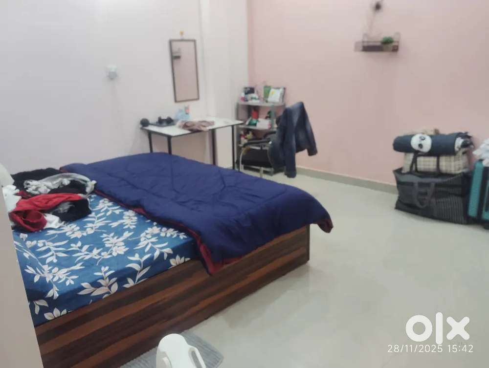 Only gils room partner