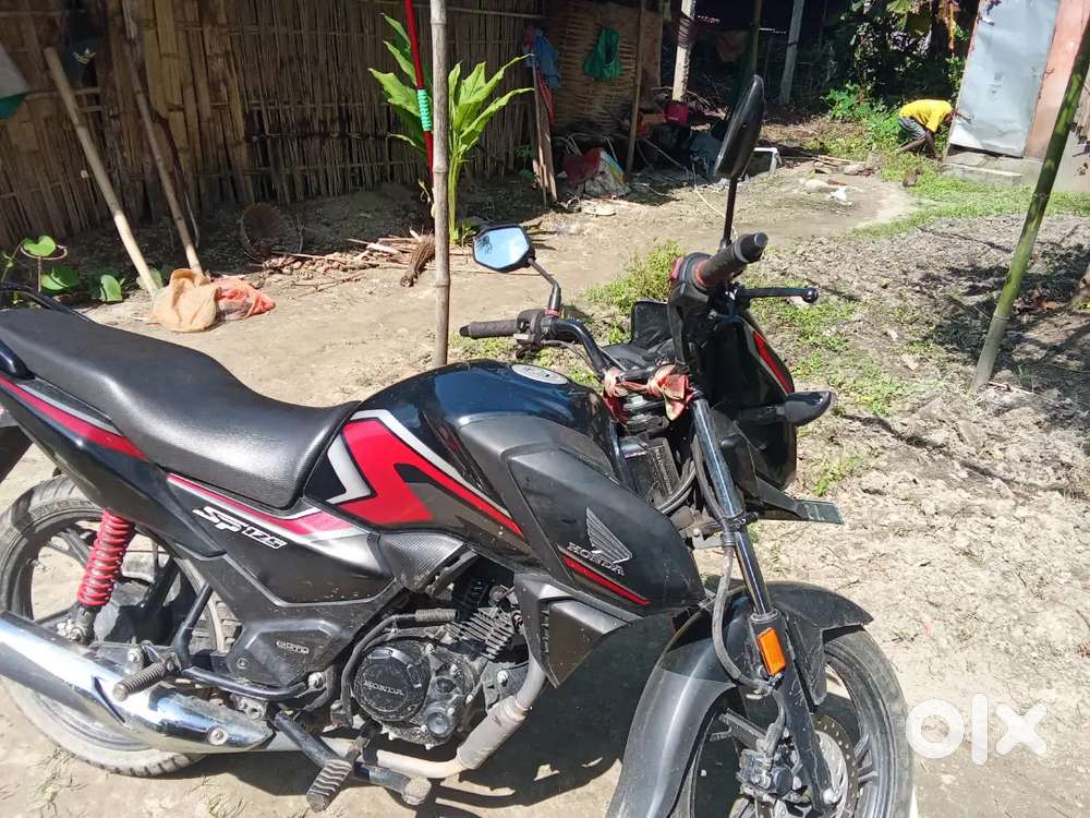 Only 2.5 yrs old bike with seal engine and healthy life.19200 km runni