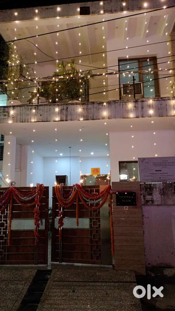 I am the owner of the house, no broker involved.