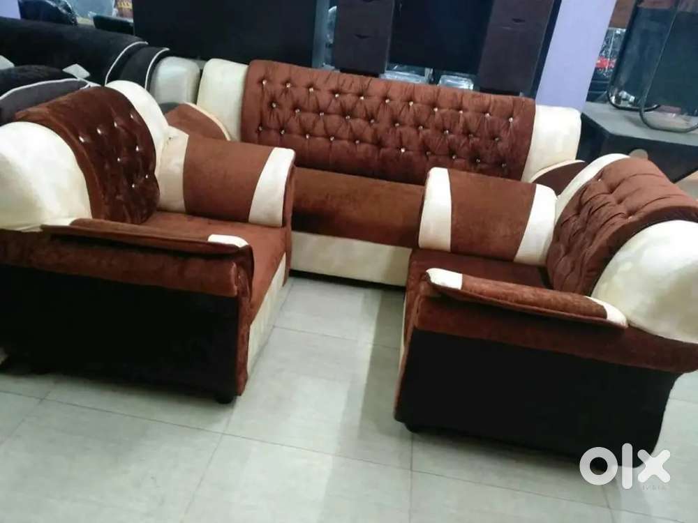 The Sofa factory ऑफर न्यू ब्रांड डायमंड बटन सोफा  मात्र 9500