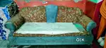 Sofa set 2 sall purana hai