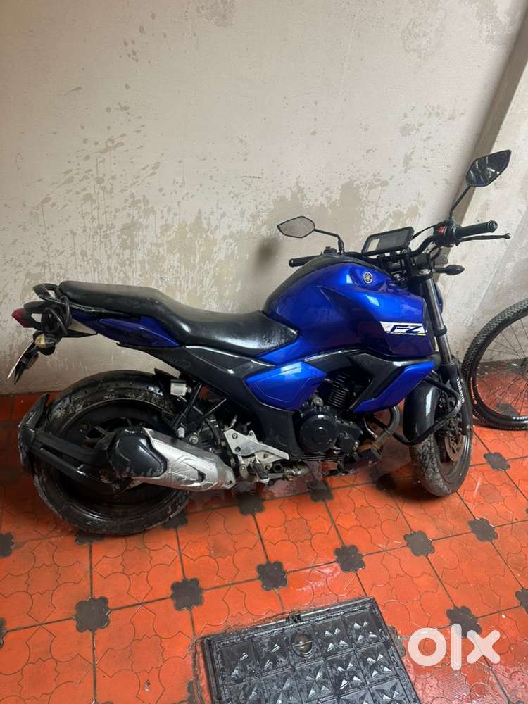 Yamaha Fz V3 at best price
