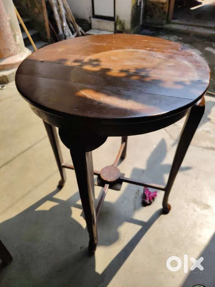 “Elegant Wooden Dining table– Great Deal!”