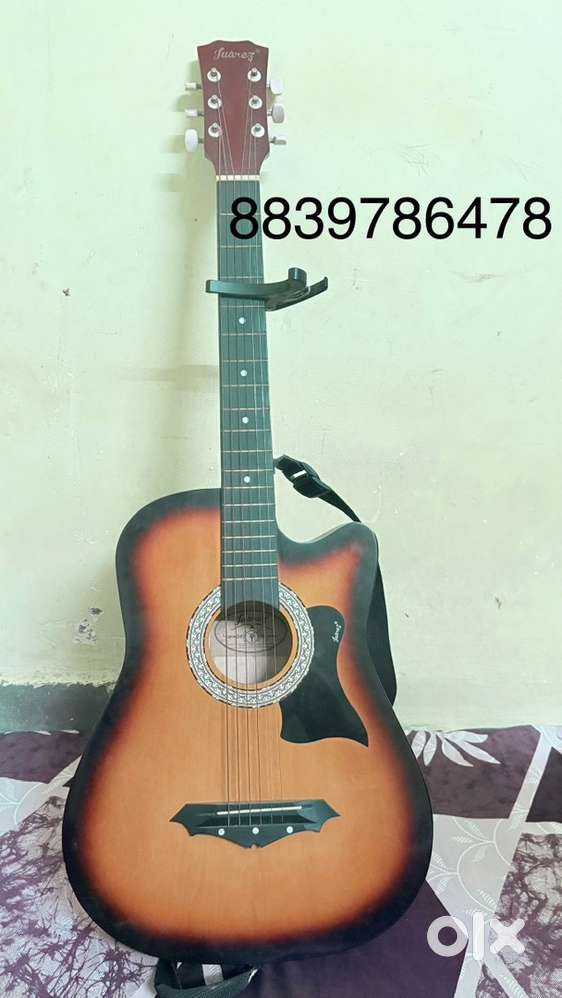 3 month old guitar with good condition