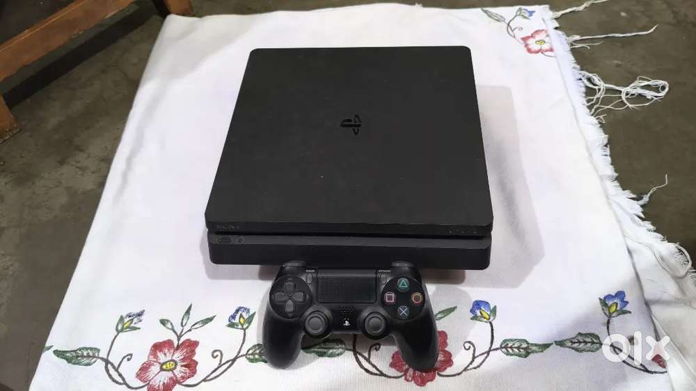 Well-maintained PS4 Slim 500GB in excellent condition.