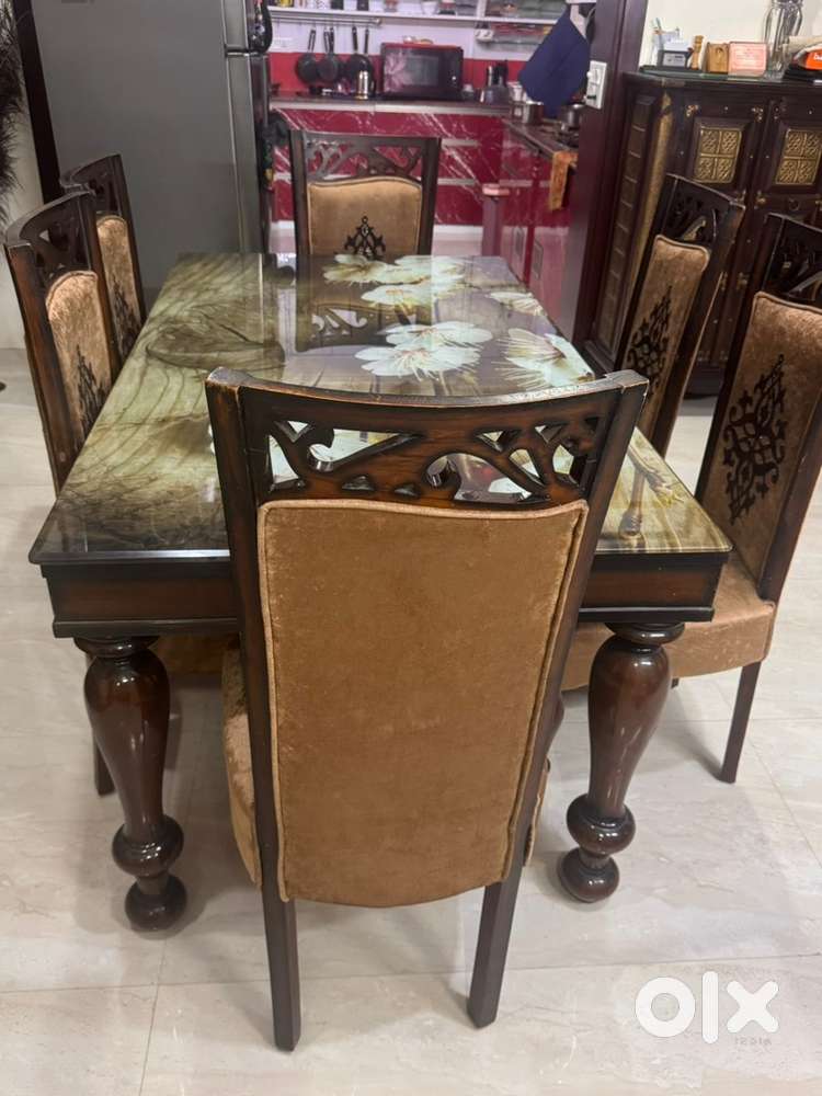 Fine Quality Six seater Glass top Dining Table