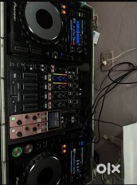 CDJ 2000 nexus  and  DENON  DNX 1700 mixer