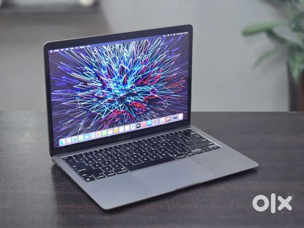 MacGallery Macbook Air M1 13 inch 16gb/256gb With Charger & Warranty.
