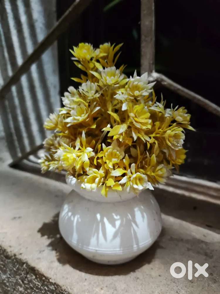 Artificial flower pot (Yellow)