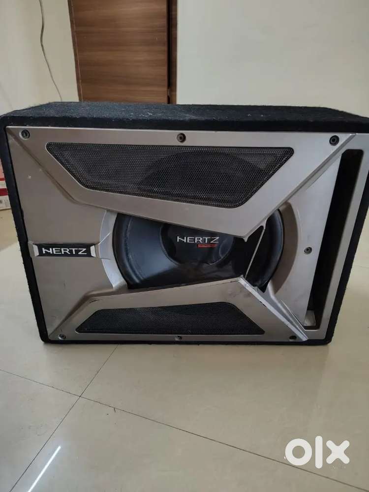 Hertz base box for car