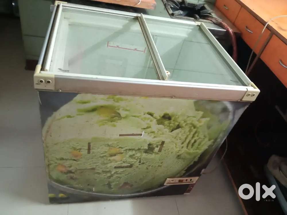 Scooping machine and small deep3fridge