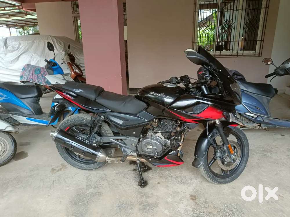 Tip top condition Pulsar 220