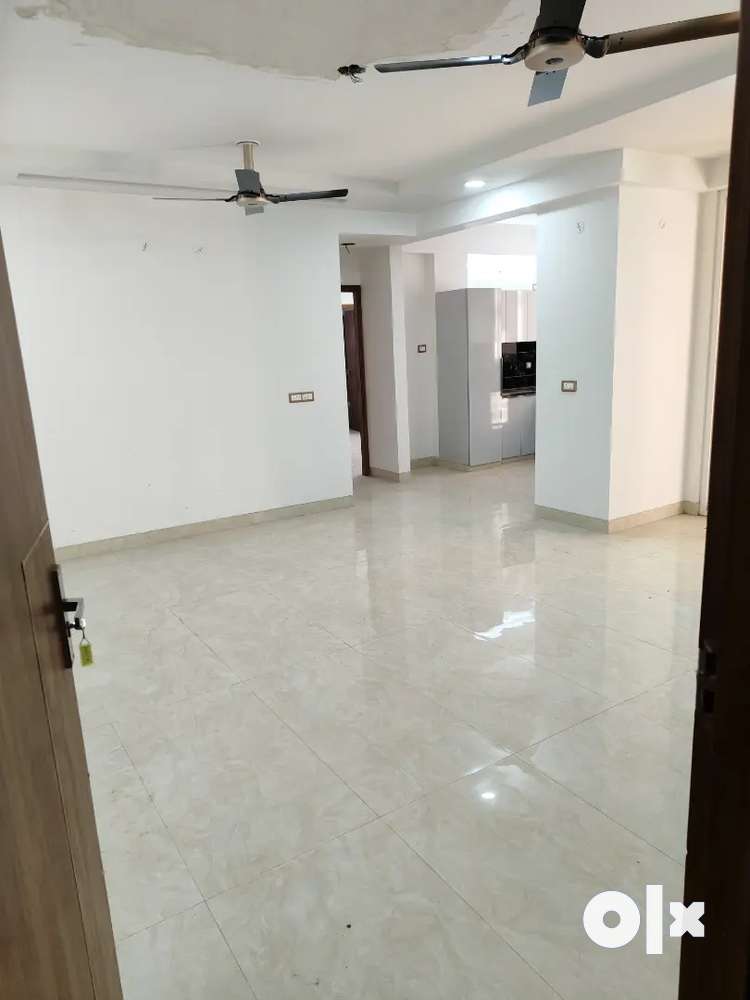 3bhk independent floor at nirman nagar for family nd decent working ba