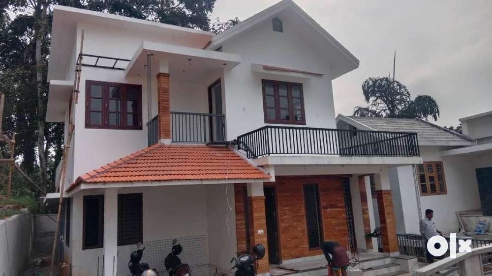 P624-Discover Your Dream Villa in Methottuthazam, Kozhikode!