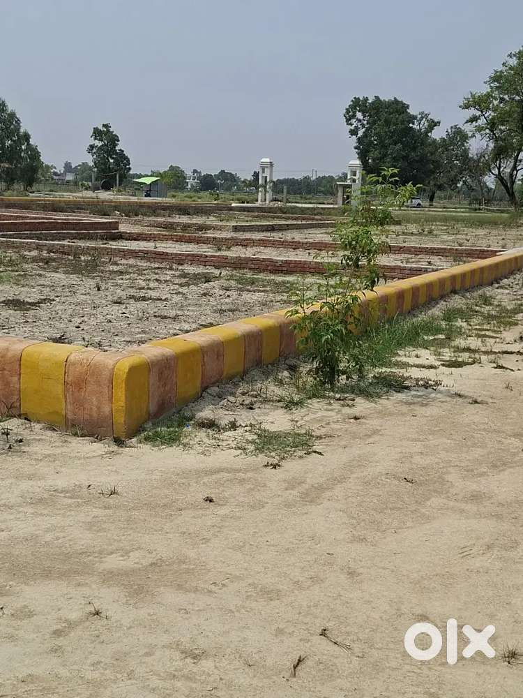 संकट मोचन पब्लिक स्कूल गोसाईगंज मार्केट के पास प्लाट तुरन्त रजिस्ट्री