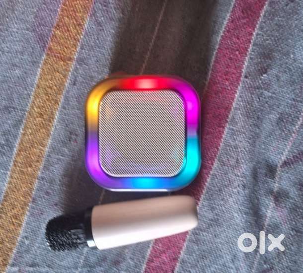 Speaker with light and mic