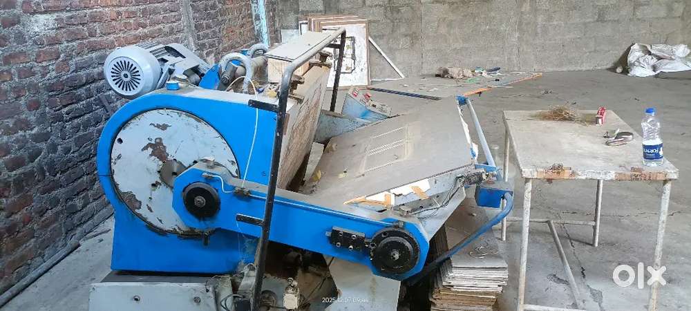 Die punching machine