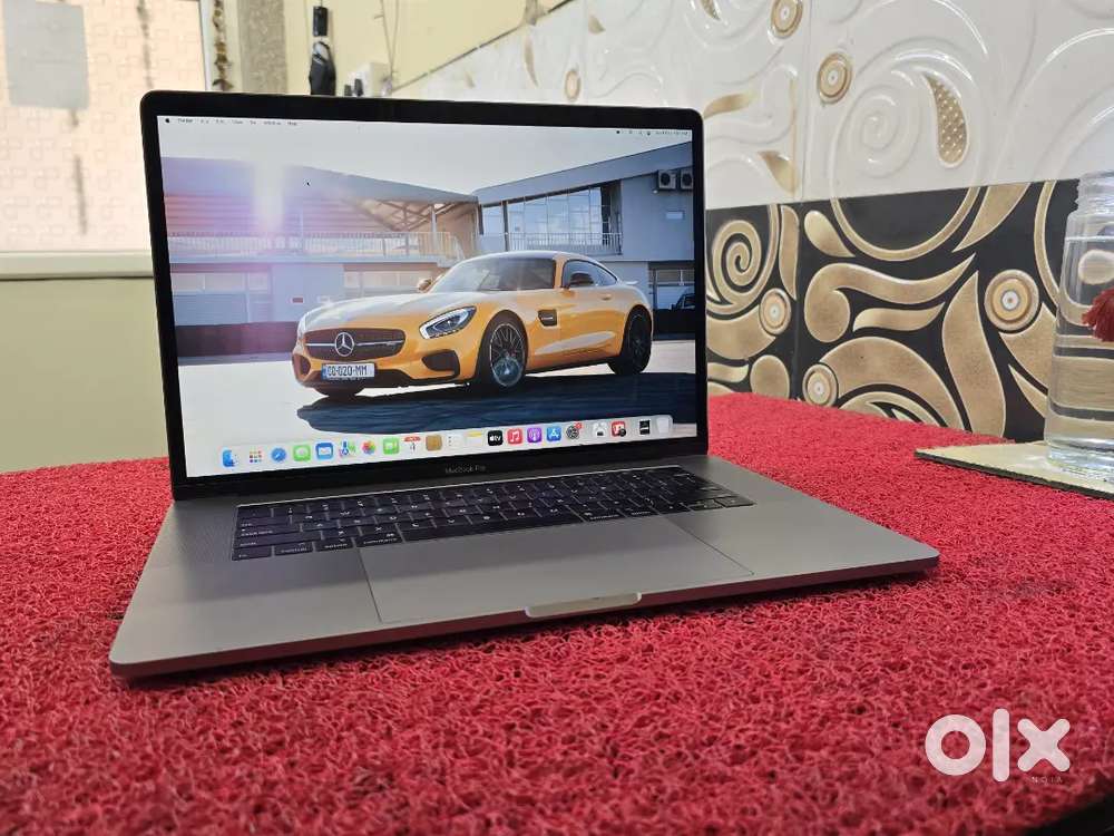 Apple Macbook Pro i9 16gb 512gb 5.5gb GRAPHICS 15inch Retina Touchbar