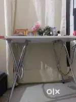 Folding table