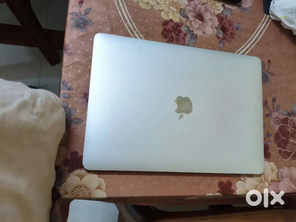 macbook pro 2019 with touchbar