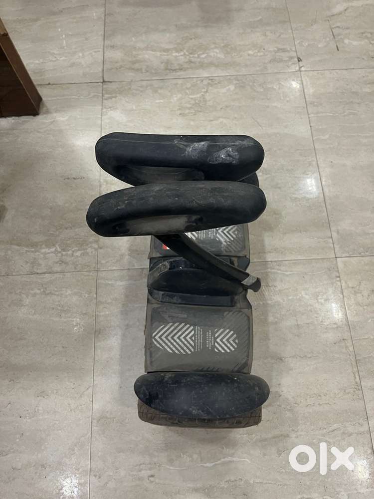 Standing hover roller bike