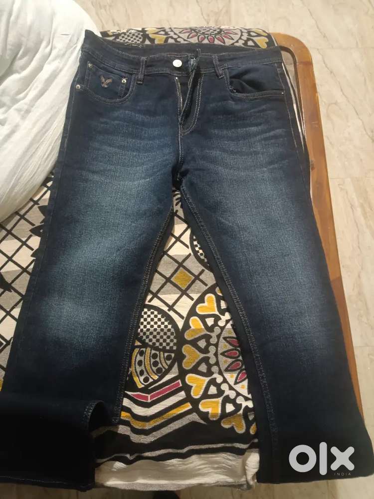 6 jeans 2 t shirt, all highly quality ke hai, mene aprox 14000 ke liye