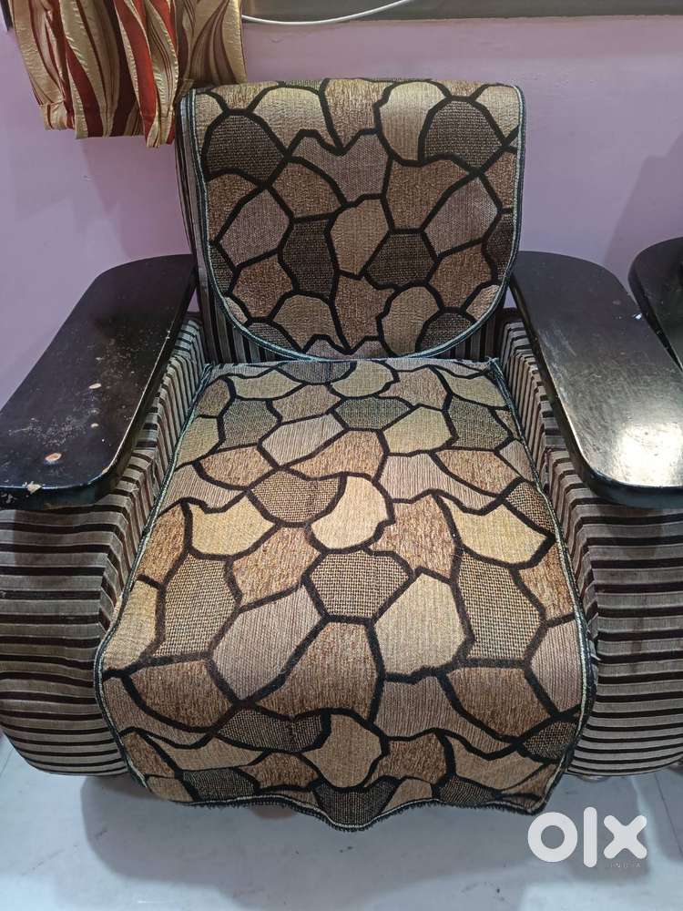 Used Wooden Sofa set in brown colour