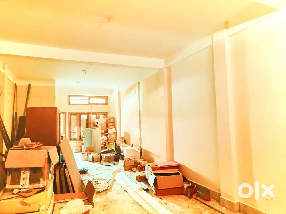 UNFURNISHED OFFICE 1 BIG HALL ROOM FOR OFFICE