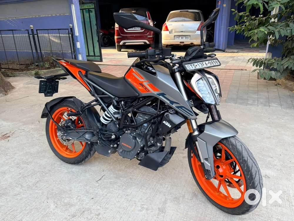 Great mint condition KTM Duke 200 fancy number 9898 with KTM Helmet