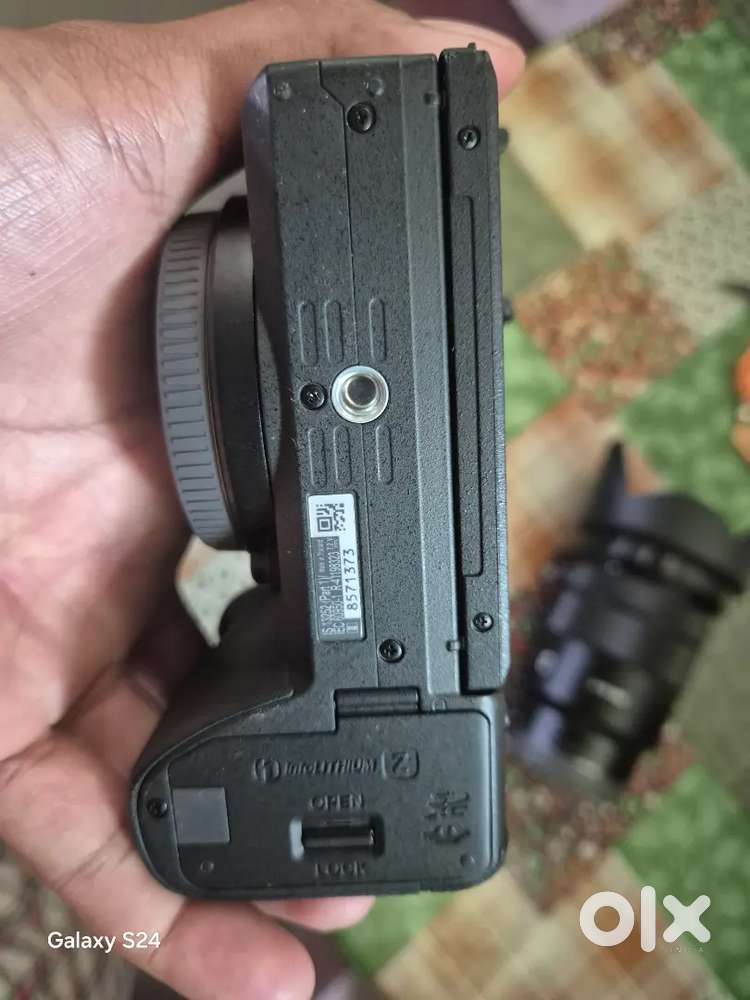 Sony A6600 with lens 18 105 all accessories