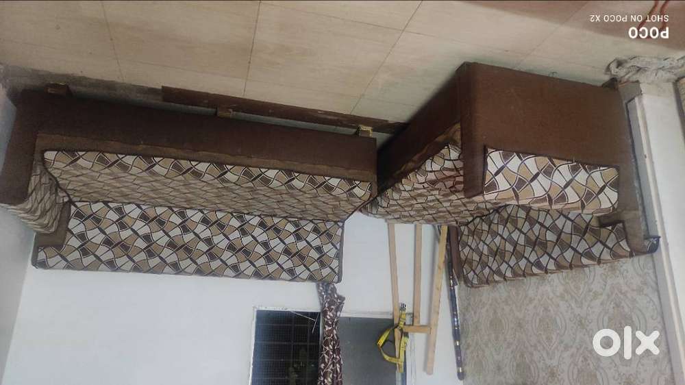 L shaped sofa in a good condition