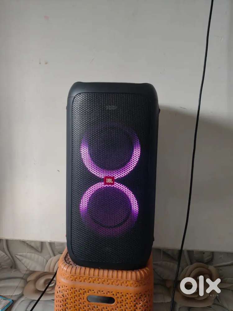 Speaker Jbl party box 100 (purchased croma) excellent condition