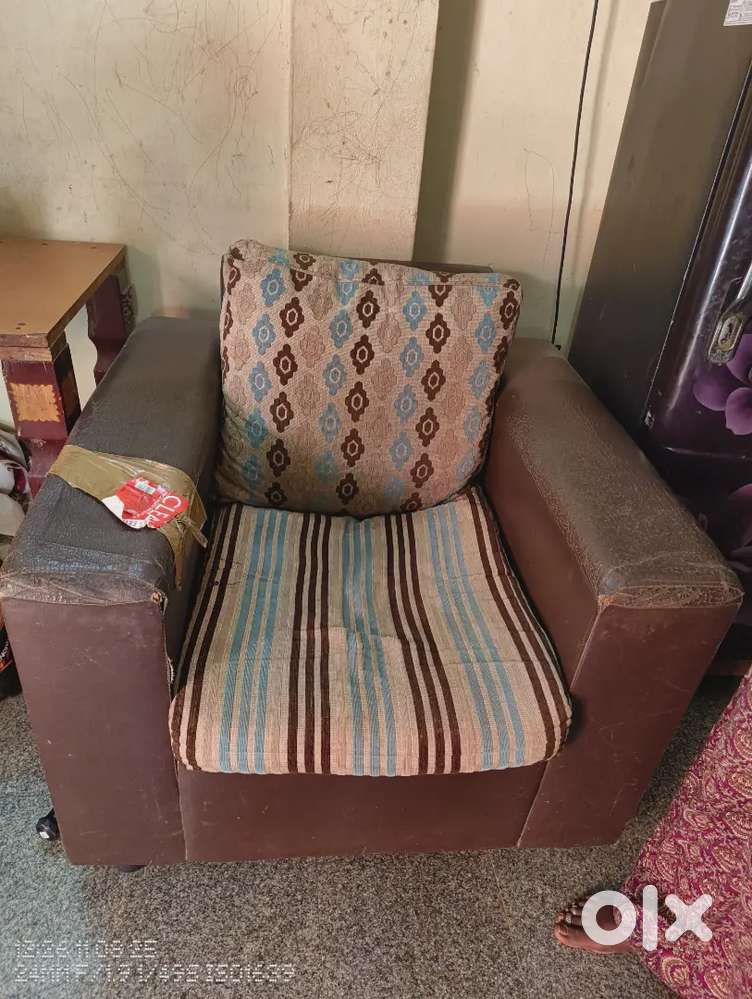 Old sofa in giveaway rates