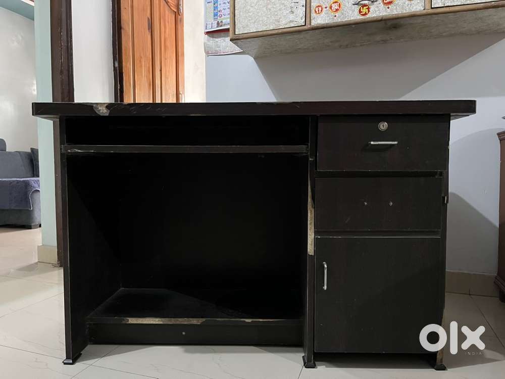 Computer table.