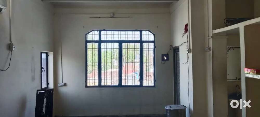 3 floor house available