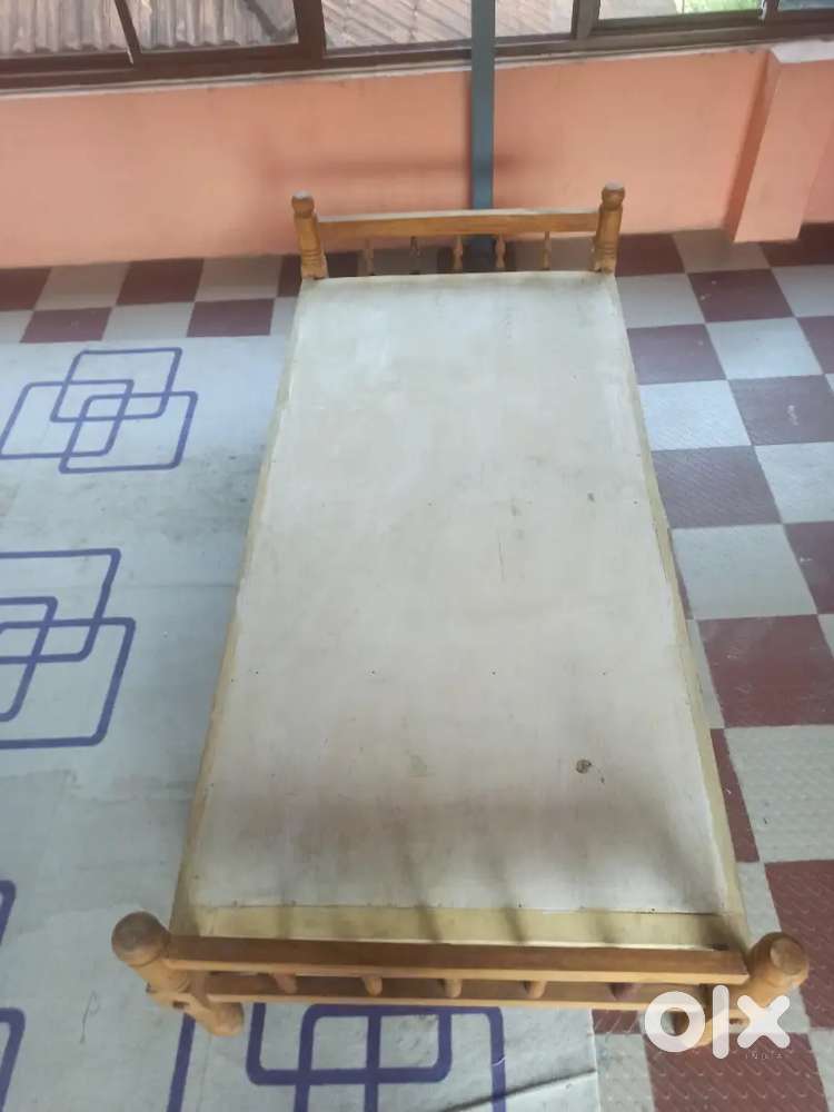 Single Wooden Coat (3 Nos)