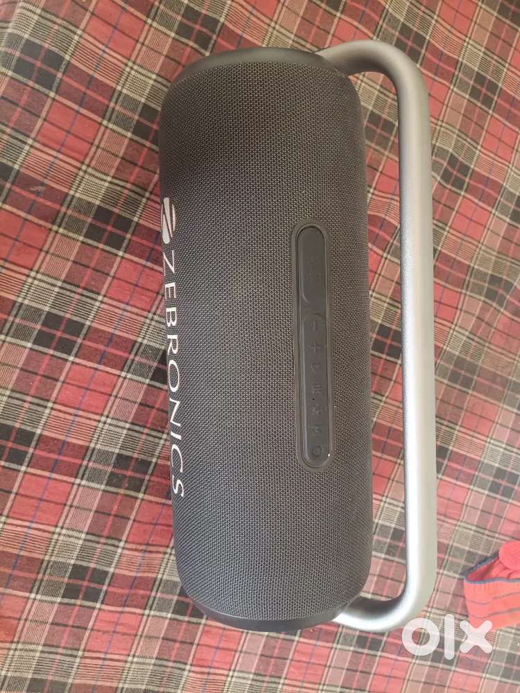 Zebronics Bluetooth speaker 1 month old 180 watt output