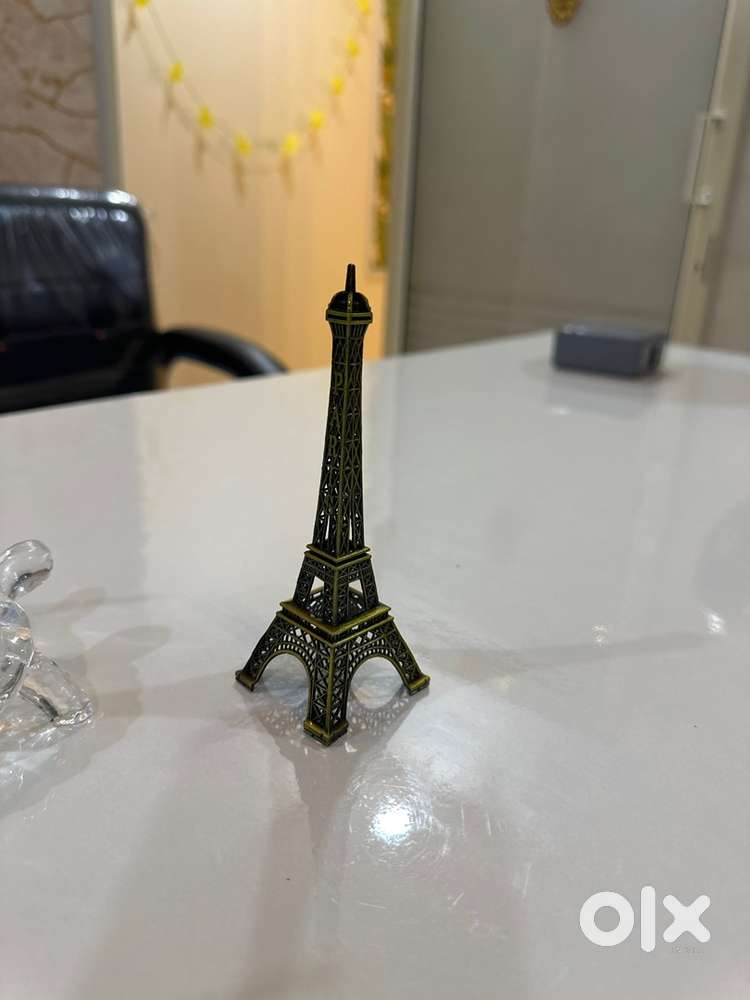 Looking for A Girl for Reception cum counsolor