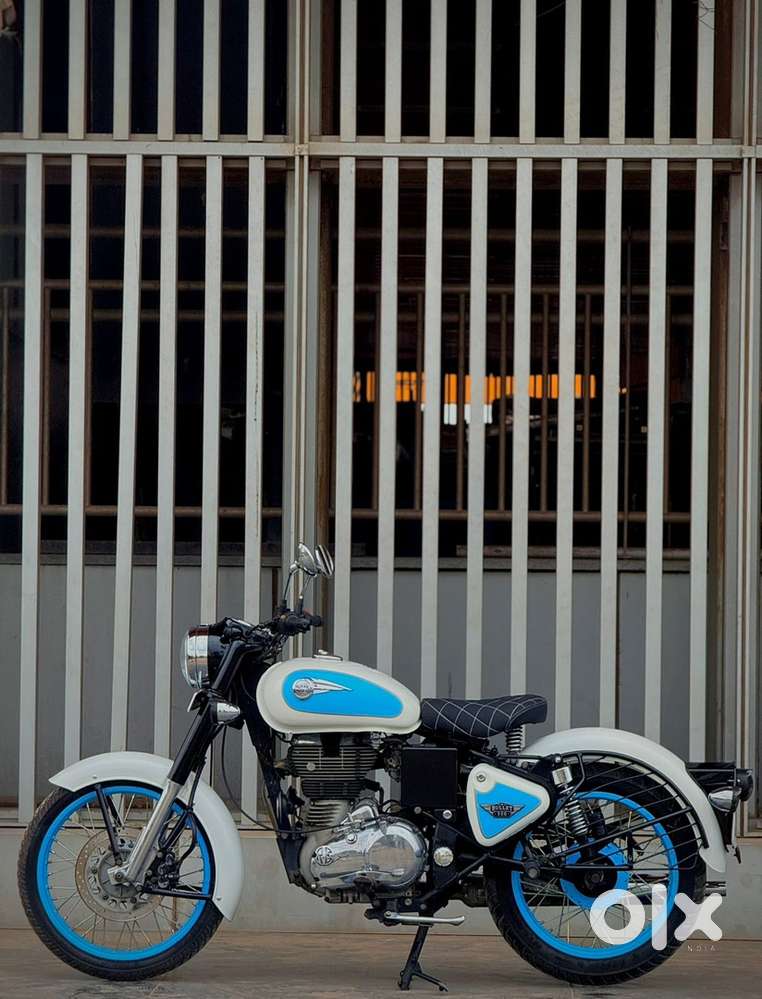 CLASSIC 350 BRAND NEW CONDITION.