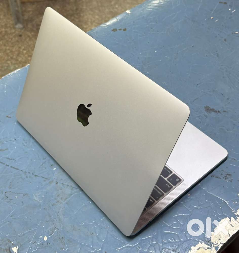 MacBook Pro M2 Abhi 12 cycle count hai