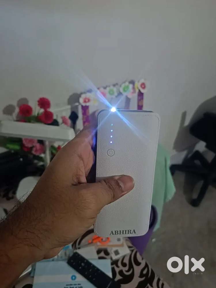 Direct company ka maal hai new. Box and charging cable k saath milega.