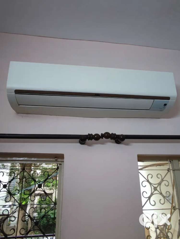 DAIKIN AC 1.5 TON